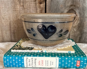 Charmante Vintage handgemachte Rowe Pottery Works Salzglasur 1981 Schüssel Kobaltblau Herz Valentinstag Geschenk Valentinstag England WI Steinzeug Rustikales Bauernhaus