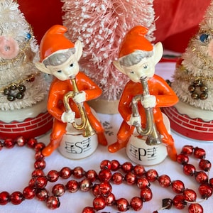 Kitsch Vintage Pixies che suonano le trombe Sale e pepe Musical Natale Elfi Figurine Atomic Xmas Raro Napco Giappone