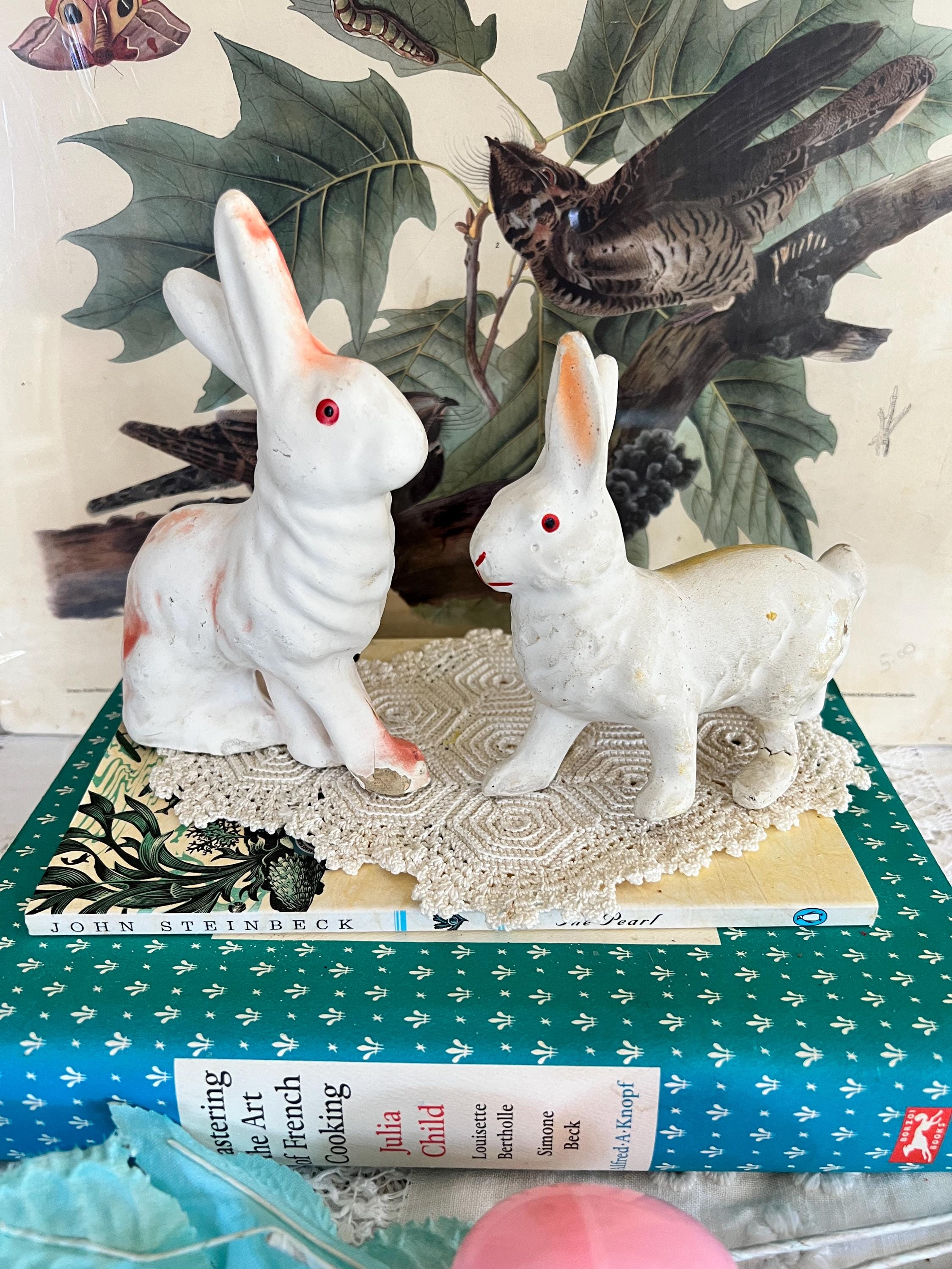 Conejito de Pascua de papel maché antiguo compuesto con orejas blancas y rosas y ojos rojos, recipiente para dulces alemán Elija del menú
