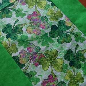Table Runner St. Patrick&#39;s Day Shamrocks