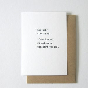 Minimalistische Weihnachtskarte "Iss mehr Plätzchen" echte Schreibmaschinenschrift für lustige Weihnachtsindividualisten Minimalismus