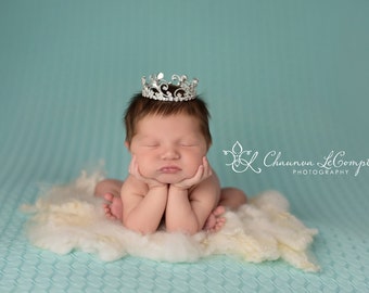 Newborn Rhinestone Crown / First Birthday Crown / Baby Shower Gift / Newborn Photo Prop / Flower Girl Crown / Baby Girl Crown / Baby Tiara