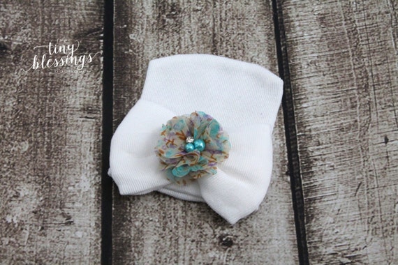 Newborn Hat, Baby Hat, Hospital Hat, Newborn Coming Home Outfit, Newborn , Newborn Hospital Hat, Newborn Hat, White Newborn Hat with Flower