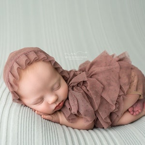 Mauve Romper and Bonnet / Newborn Romper / Lace Romper / Baby Girl Newborn Romper / Newborn Romper Photography / Newborn Romper Prop