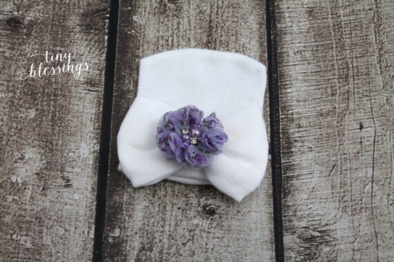 Newborn Hat, Baby Hat, Hospital Hat, Newborn Coming Home Outfit, Newborn , Newborn Hospital Hat, Newborn Hat, White Newborn Hat with Flower