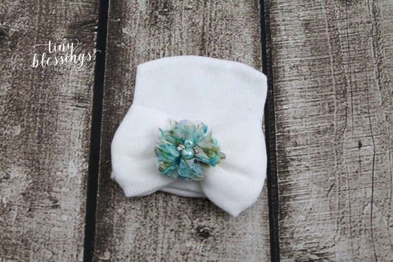 Newborn Hat, Baby Hat, Hospital Hat, Newborn Coming Home Outfit, Newborn , Newborn Hospital Hat, Newborn Hat, White Newborn Hat with Flower
