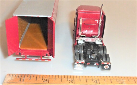 Dcp diecast trucks outlet