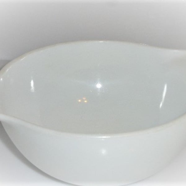 BX61 -- Vintage Pyrex MIXING BOWL Milk 1.5 QT Glass Bowl Serving Bowl Pyrex Ovenware # 442 U.S.A