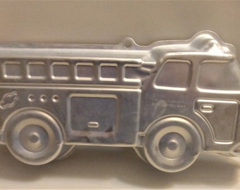 BNA Wilton FIRE TRUCK Cake Pan Baking Pan Emergency Truck Fire Hall Vintage Fire Truck Fire Squad