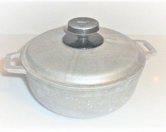 BX54 - Imusa ALUMINUM POT w/ Lid Vintage Pot Cooking Pot Camping Pot Soup Pot Vintage Cookware Vintage Pan Lid