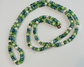 Vintage Grüne Tschechische Glasperlen und Perlenkette - Miniatur Barrel Puzzle Beads: 34 ”lang