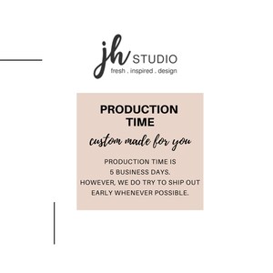 Op de afbeelding: Witte achtergrond met de tekst "jh STUDIO fresh . inspired . design". Daaronder een lichtbruine rechthoek met de woorden "PRODUCTION TIME custom made for you". De tekst gaat verder met "PRODUCTION TIME IS 5 BUSINESS DAYS. HOWEVER, WE DO TRY TO SHIP OUT EARLY WHENEVER POSSIBLE."