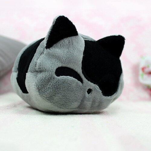 marshmallow pillow cat