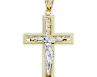 Puede incluir: Un colgante de cruz de dos tonos, oro y plata, con una figura detallada de Jesús. La cruz tiene un diseño texturizado.
