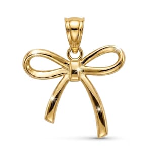 Könnte beinhalten: Ein Anhänger aus poliertem Gelbgold in Form einer dekorativen Schleife. Das Design zeigt einen zentralen Knoten mit zwei symmetrischen Schlaufen und zwei nach unten verlaufenden Bändern, gekrönt von einer stabilen, integrierten Goldöse.