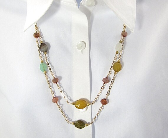 Kette und bunte Edelsteine Halskette, mehrfarbige Edelsteine, Goldkette Schmuck, Doppelstrang, Draht gewickelt, geschichtet Aussehen, halb edelsteine Kette und bunte Edelsteine Halskette, mehrfarbige Edelsteine, Goldkette Schmuck, Doppelstrang, Draht gewickelt, geschichtet Aussehen, halb edelsteine