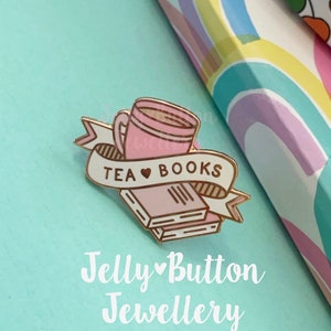 Tea & books ENAMEL PIN