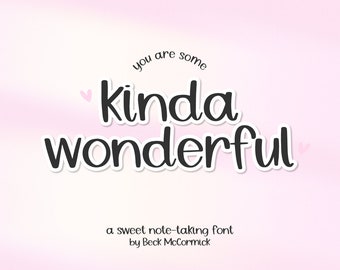Könnte beinhalten: Ein rosa-weißer Verlaufshintergrund mit dem Text "you are some kinda wonderful" in Schwarz mit weißem Umriss. Der Text ist von zwei kleinen rosa Herzen umgeben. Unter dem Text steht der Satz "a sweet note-taking font by Beck McCormick" in Schwarz.