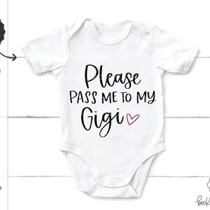 Por favor, passe-me para minha Gigi SVG - Onesie SVG - Novo bebê SVG - Família Svg - Camisa fofa de bebê - Download instantâneo Cricut - Cricut Svg
