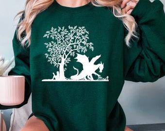 Dragon Reading Crewneck Dragon Book Lover SweatShirt Magic Crewneck Wings Fan Dragon Shirt Reader shirt Dragon crewneck Fantasy Romantasy