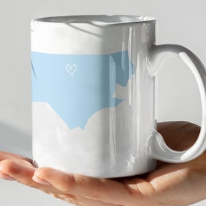 Taza de Carolina del Norte NC Taza Azul Blanco Chapel Hill Universidad de Carolina del Norte Alumni Graduación Regalo Graduado Estudiante Profesor Universidad Café Té