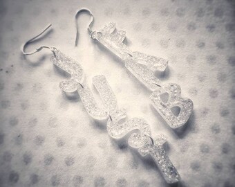 Boucles d’oreilles pendantes Just Fab originales - Mots et lettres - Cadeau personnalisé unique -