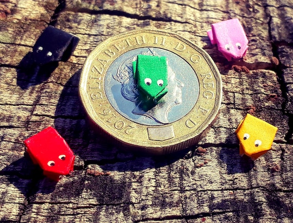 Miniature Micro Origami Frogs
