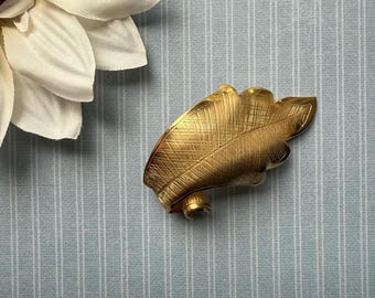 Vintage Signed Giovanni Brooch Gold Tone Vintage Designer  display picture 3