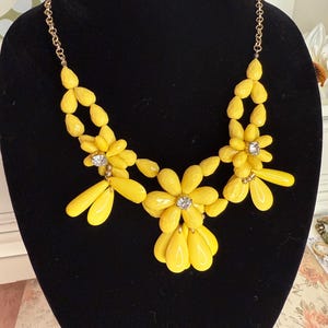 Vintage Yellow Floral Bib Necklace: Chunky Beaded Statement Jewelry