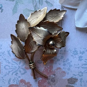 Vintage Gold-Tone Leaf & Flower Brooch | Mid-Century Botanical Pin | 1950s Costume Jewelry | Retro Holiday Statement Jewelry | Gift for Her