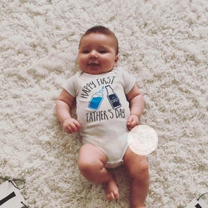 Erster Vatertag Bodsyuit, Schwangerschaftsankündigung, individuelles Geschenk für Papa, Baby Daddy Bier Shirt, glückliches erstes Vatertagsgeschenk Baby Blue (As Shown)