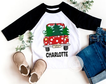 Camiseta de Natal personalizada para menina, bebê ou criança pequena, com estampa de caminhão natalino e camiseta raglan estilo beisebol.