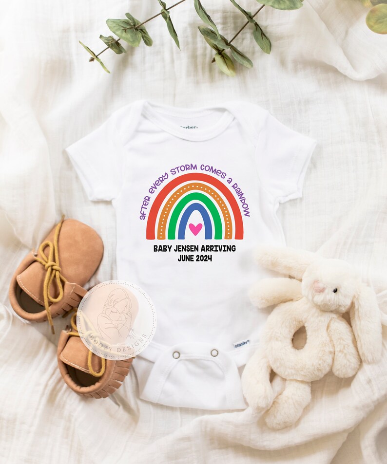 Aangepaste IVF Baby Onesie®, na elke storm komt een regenboog, gepersonaliseerde zwangerschapsaankondiging, zwangerschap na een miskraamaankondiging afbeelding 2