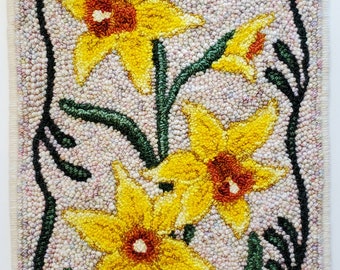 Narciso amarillo Art Nouveau floral - Patrón de enganche de alfombra con aguja perforada - Trazado previo en tela de monje