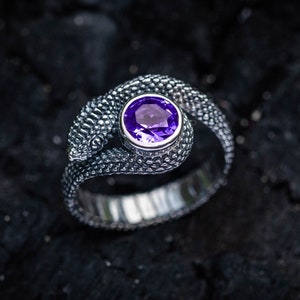 Zilveren slangenring | Amethist verlovingsring | Zilveren slangensieraden | Zilveren slangenring met edelsteen | Cadeau slangenliefhebber
