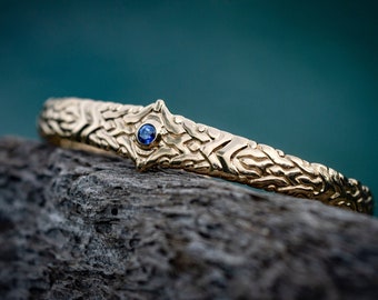 Pulseira rígida em ouro maciço 14K | Bracelete em ouro com pedras preciosas | Pulseira elegante em ouro 14K | Joia artesanal em ouro | Acessório luxuoso em ouro maciço
