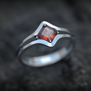 Granaat verlovingsring Januari Birthstone Ring Fijne ring Alternatieve verlovingsring Solitaire verlovingsring afbeelding 1