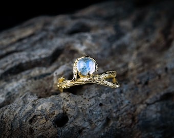 Anillo de compromiso de piedra lunar arcoíris, anillo de oro macizo con diseño de ramita inspirado en la naturaleza para mujer.
