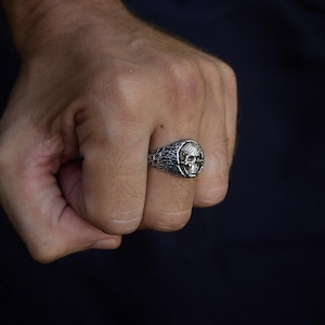 Druidenschädelring, 14 Karat Gold und Sterlingsilber, Memento Mori Siegelring Bild 8