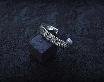 Pulsera tipo brazalete tallada en plata de ley, brazalete texturizado para hombre, regalo para él.