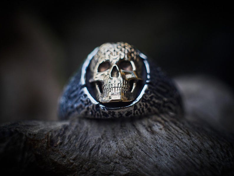 Druidenschädelring, 14 Karat Gold und Sterlingsilber, Memento Mori Siegelring Bild 3