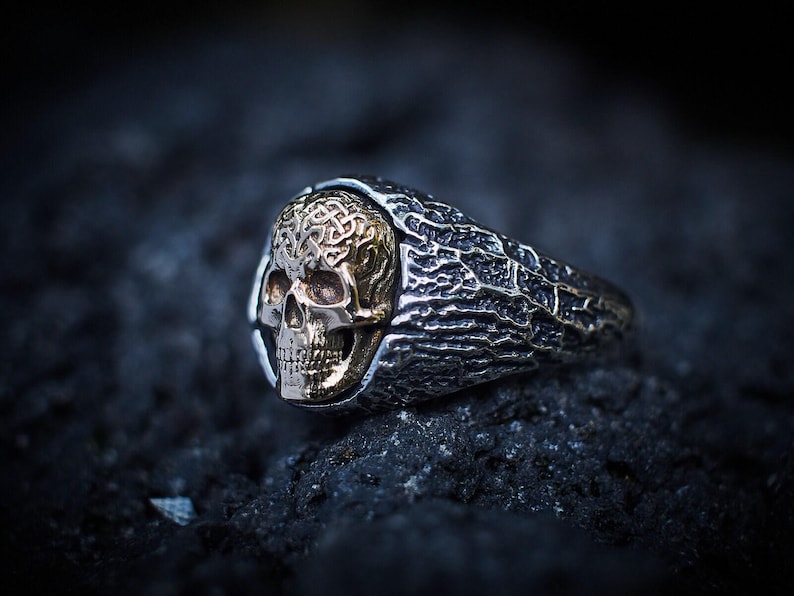 Druidenschädelring, 14 Karat Gold und Sterlingsilber, Memento Mori Siegelring Bild 2