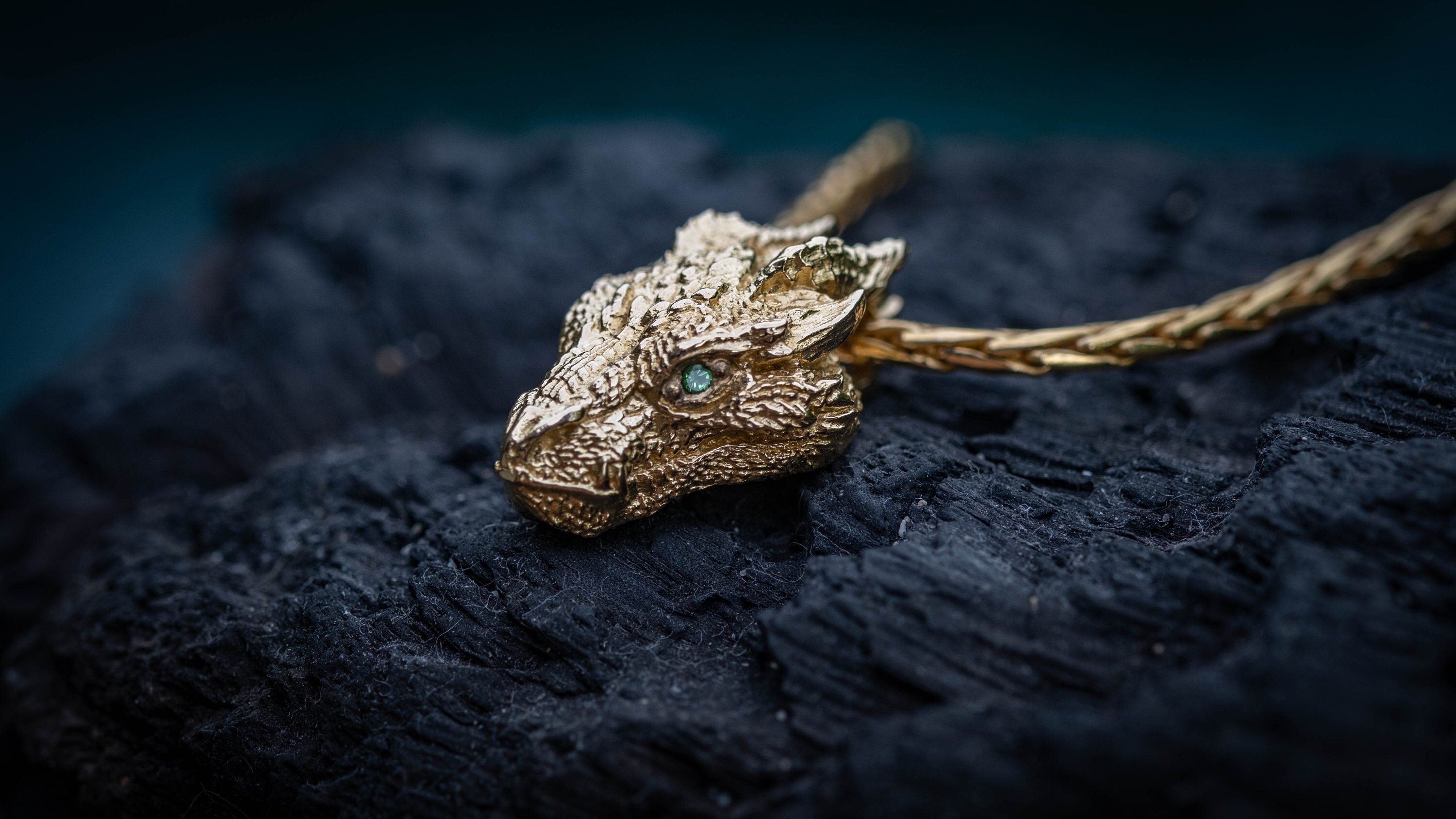 Dragon head pendant hotsell