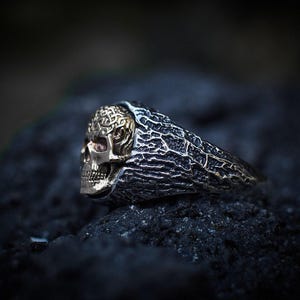 Druidenschädelring, 14 Karat Gold und Sterlingsilber, Memento Mori Siegelring Bild 4