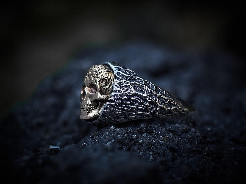 Druidenschädelring, 14 Karat Gold und Sterlingsilber, Memento Mori Siegelring Bild 4