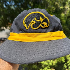 Sombrero tipo cubo vintage de los 90 de la Universidad de Iowa con el logo de Herky the Hawk y parche, talla XL