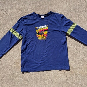 Vtg 2004 The Incredibles &quot;The Family Dynamic&quot; Printed Long Sleeve Shirt