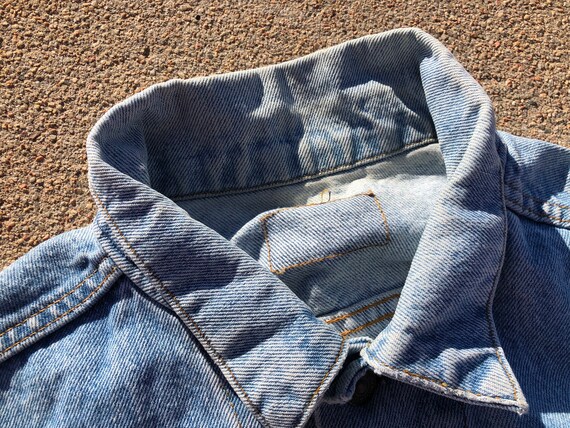 Vintage 90s Levi Strauss Faded Denim Jacket - image 4