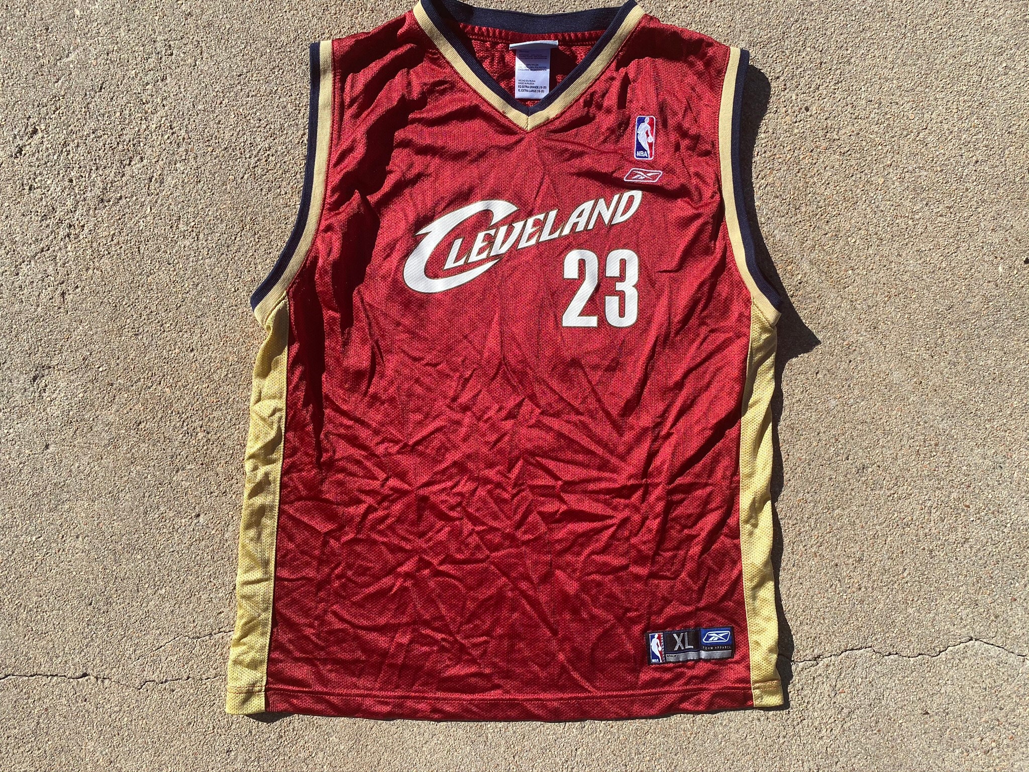 Cleveland Cavaliers LeBron James #23 Basketball NBA Champion Jersey SizeXL