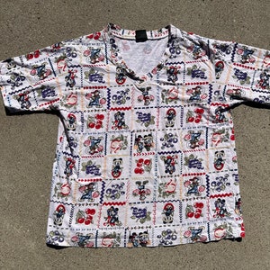Vtg 90s Walt Disney Mickey and Minnie All Over Print V-Neck T-shirt